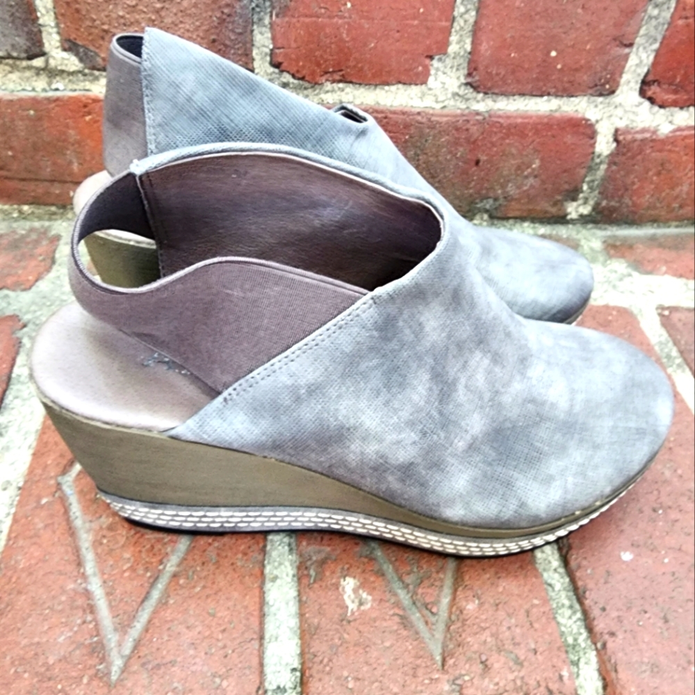 Antelope grey leather wedges size 40